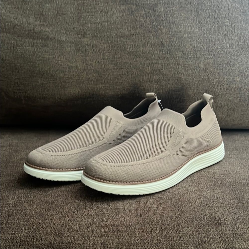 New Akademiks Olney Knit Slip-On Sneaker Men’s Size 11  in Tan